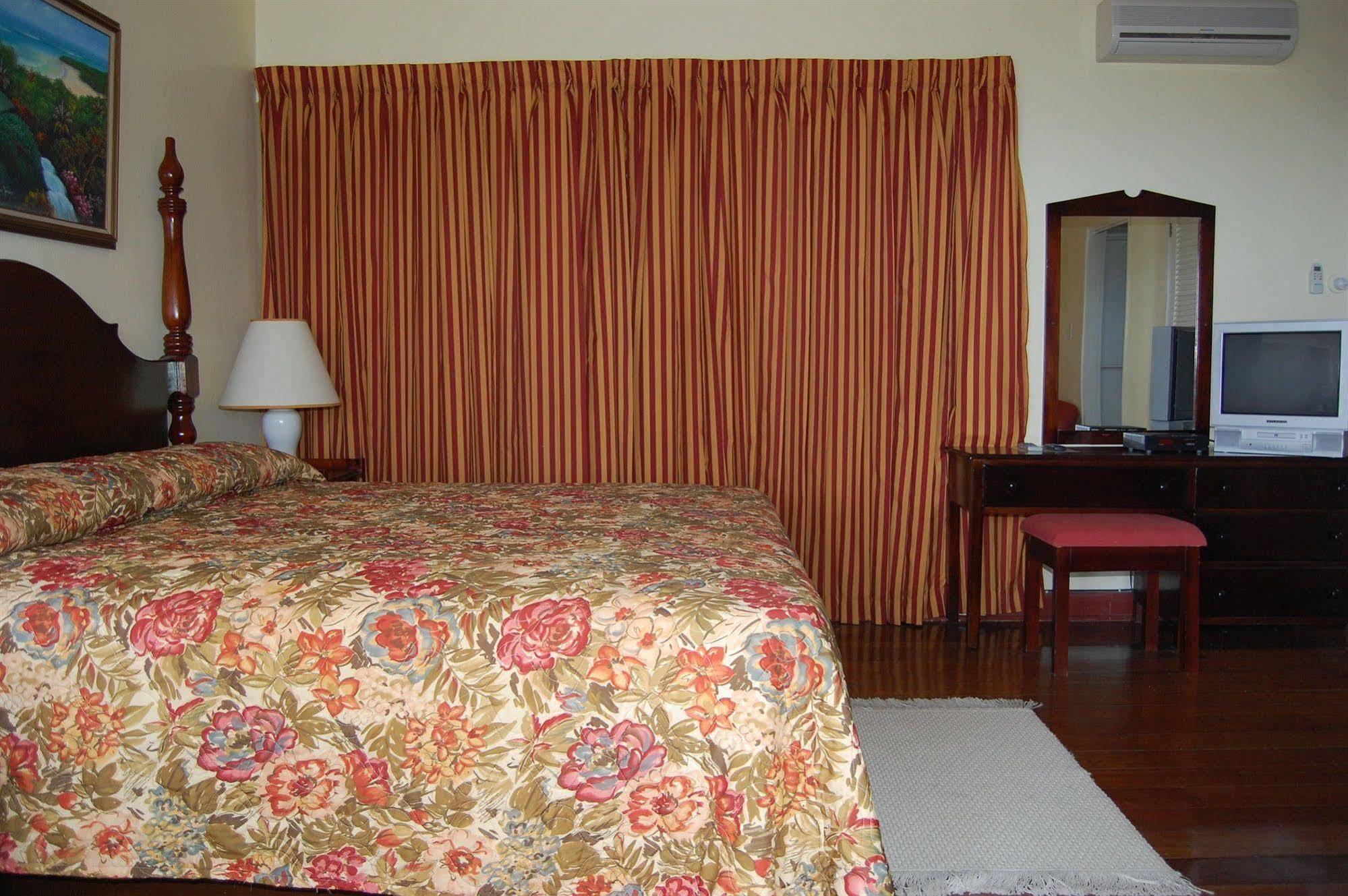 Inn At Shaw Park Gardens & Waterfalls Ocho Rios Buitenkant foto